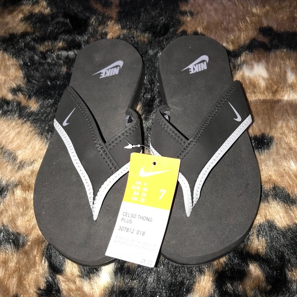 womens nike celso thong plus black